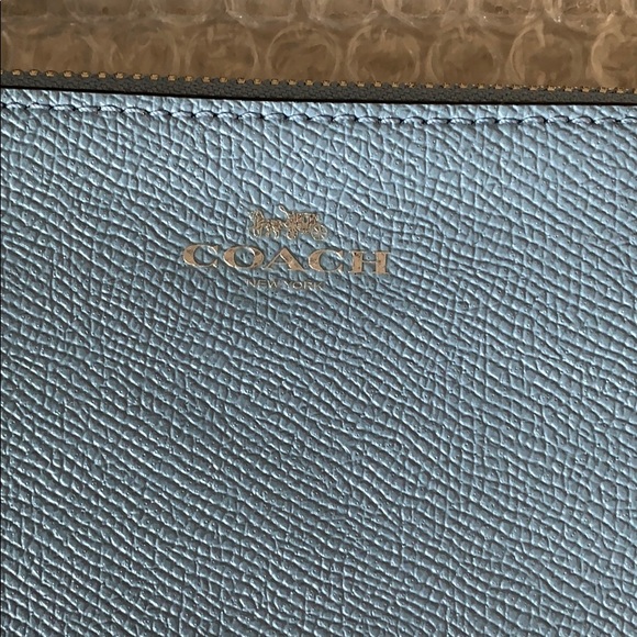 NWOT Coach wristlet. - Picture 2 of 6